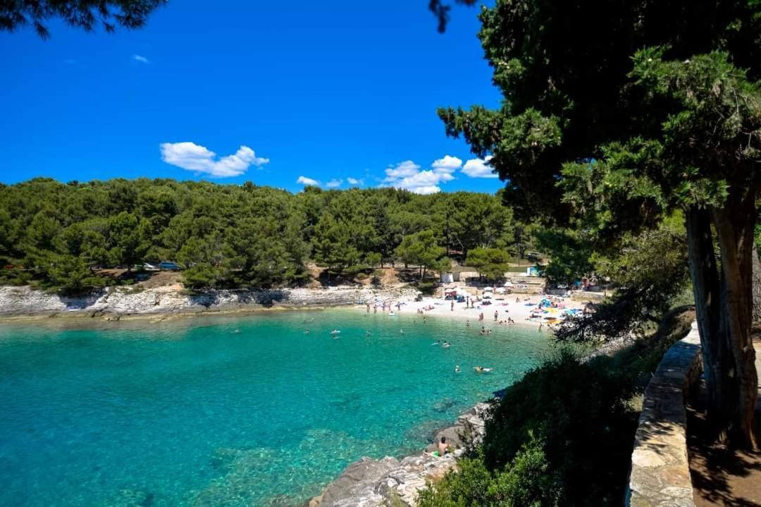 Apartment Nora Near The Beach Pula Exterior photo